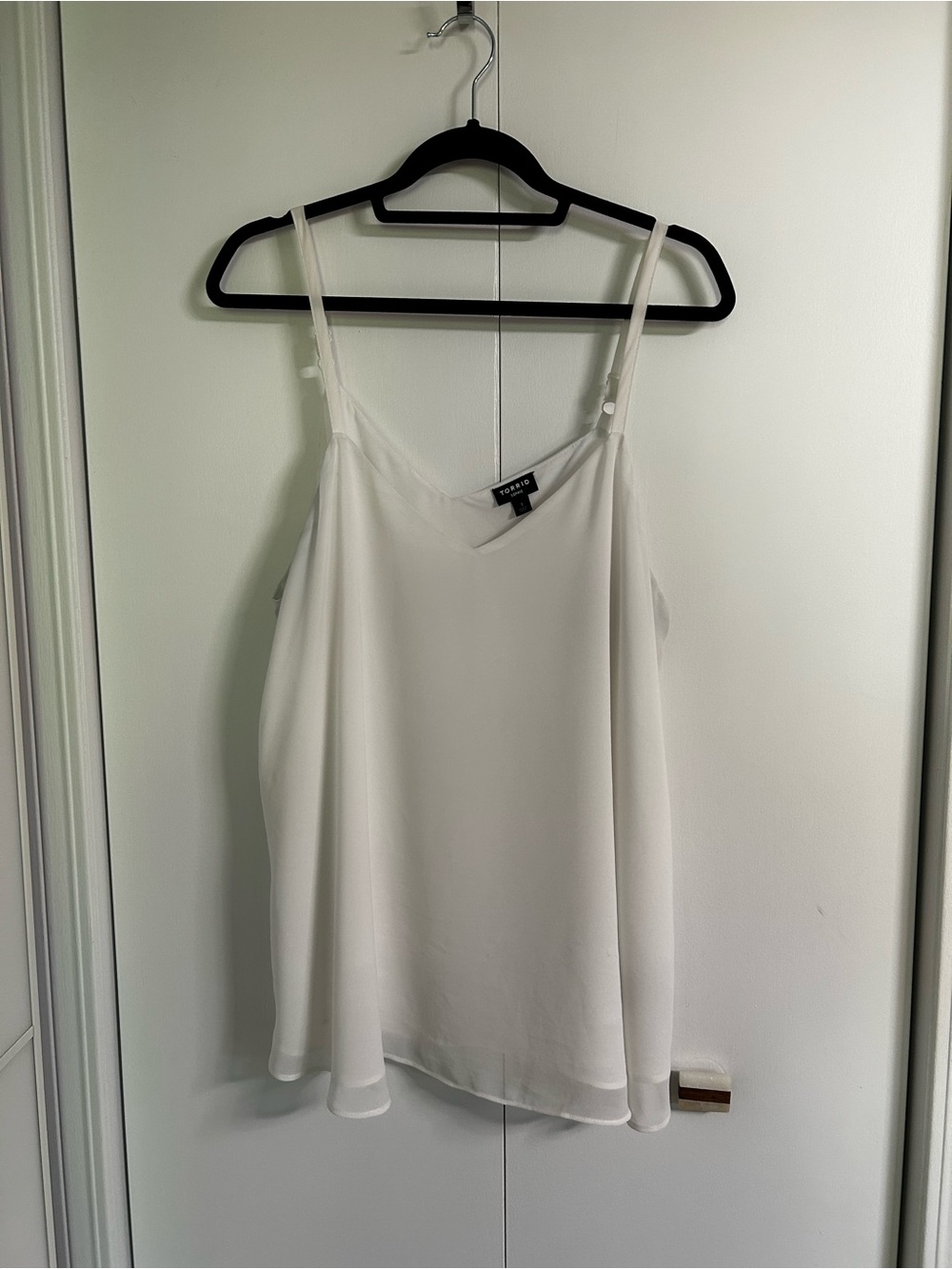 Torrid size 1 White Sleeveless V-Neck Camisole Top